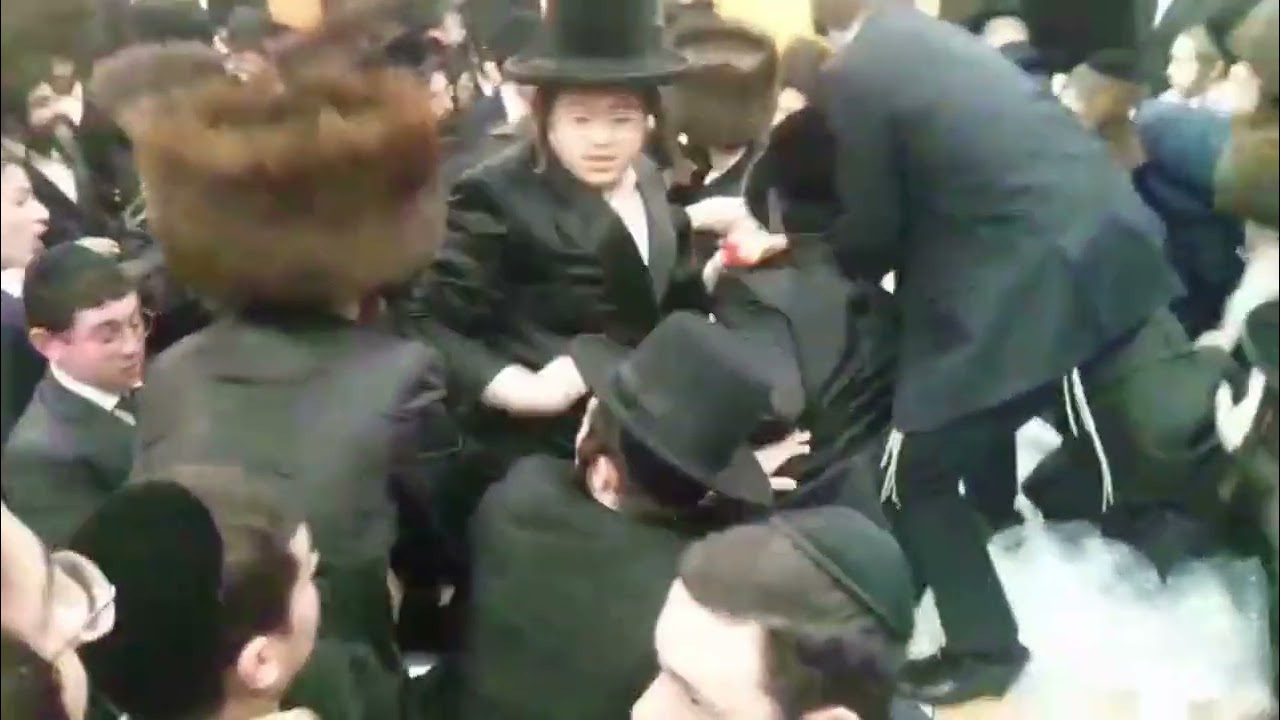 Apple Throwing Tish In Sanz Zmigrad Antwerp Motzei Simchas Torah 5786