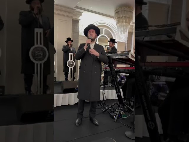 מאטי אילוביטש עם מקהלת שירה ותזמורת פריילאך בביצוע של מלוך על כל העולם (קרליבך)