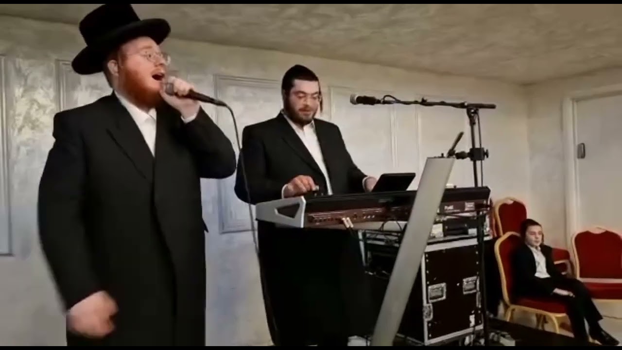 גרשי אורי עם הקלידן חזקי האניג