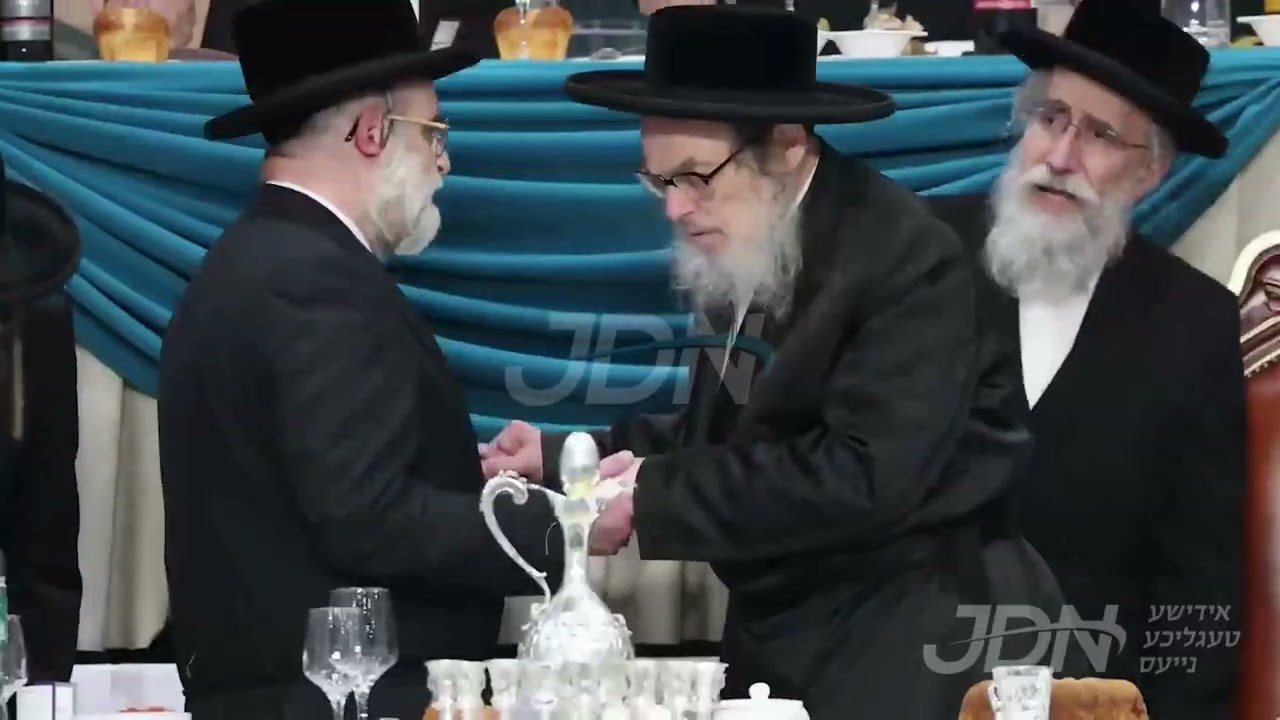 חגיגת התורה דק"ק פאפא יובל העשור פון מפעל והגית ד'פאפא.