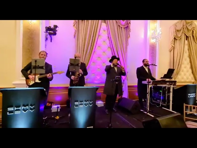 לוי פאלקוביץ עם התזמורת של שמעי ליווי