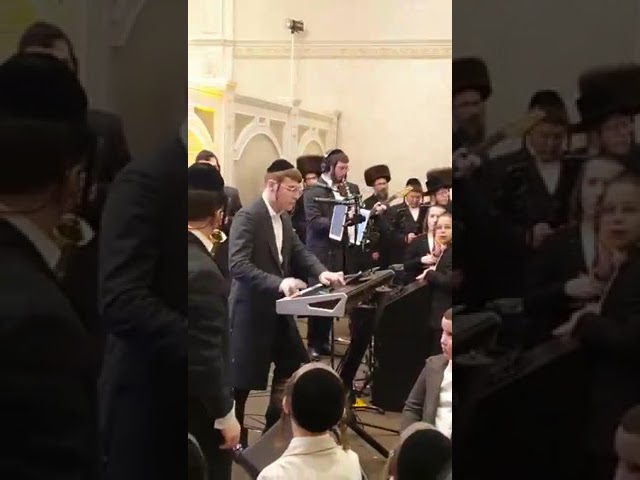 Lipa Schmeltzer Singing "I'm Also From Skver..."