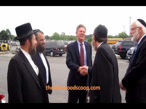 Congressman Frank Pallone Visiting Tomchei Shabbos Distribution Center