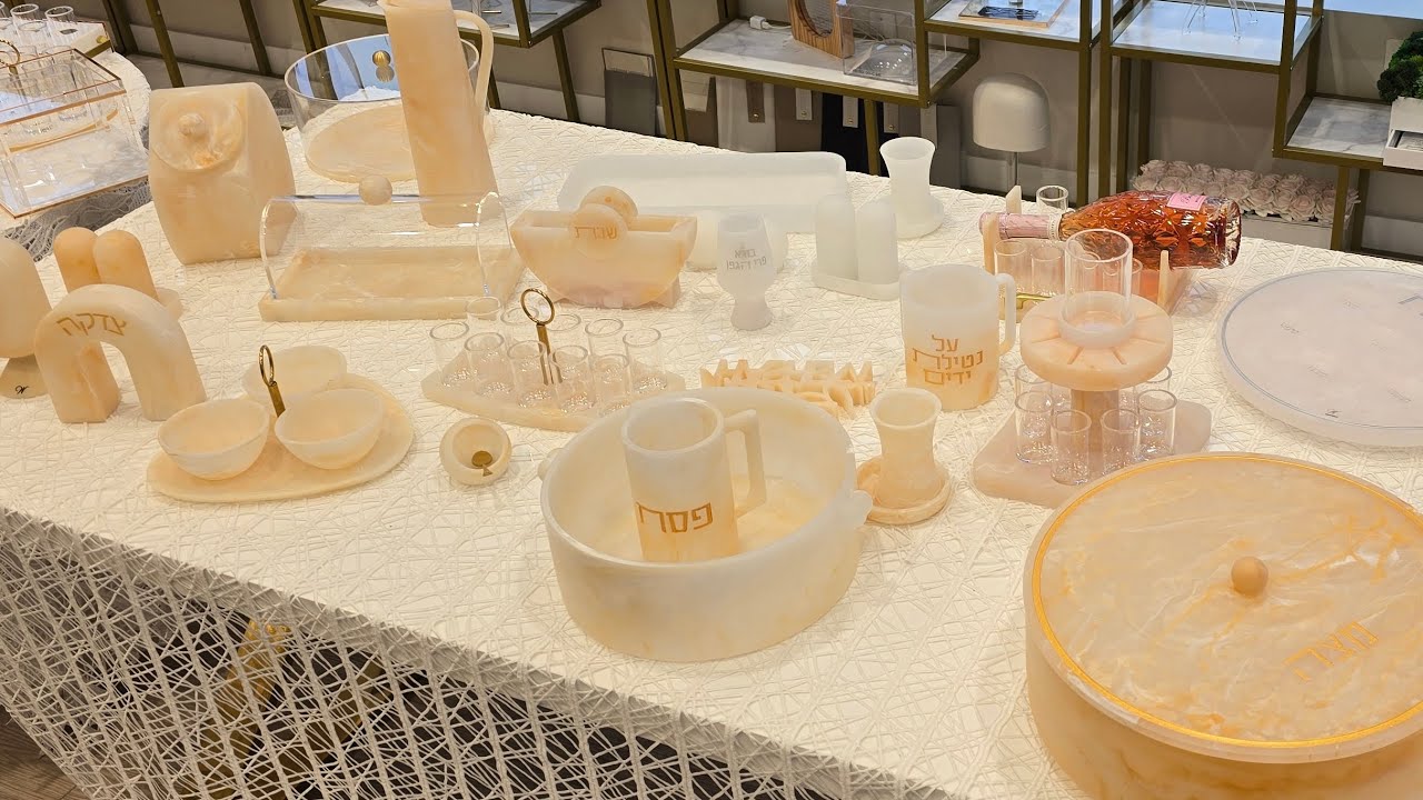 Finally something new that’s truly stunning: Resin Saltblock Style & other beautiful Table Designs.