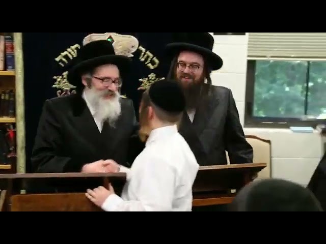 כ"ק אדמו"ר מסקולען מאנסי שליט״א באזוכט אין ישיבה ד׳באלטימאר