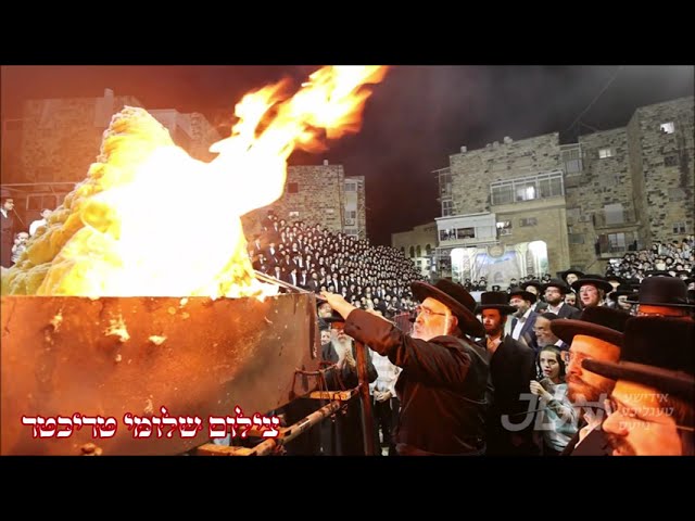 האדמו"ר מדושינסקיא ביים הדלקה ל"ג בעומר