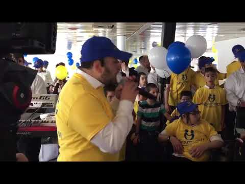 Lipa Schmeltzer singing with Sababa Band on Misameach cruise|ליפא שמעלצר, תזמורות סאבאבא