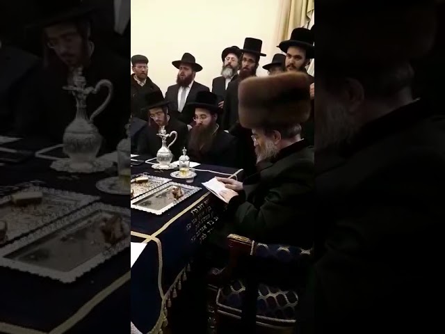 החזן מוטי בויאר שר בפני כבו"ק מרן אדמו"ר מסאדיגורה זצוק"ל בקלויז הקדוש בעיר סאדיגורה
