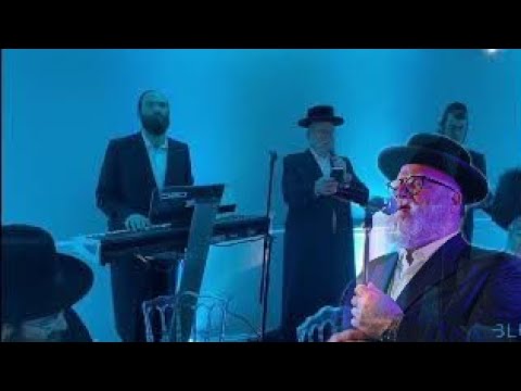 Michoel Schnitzler Singing "The Last Dichenen" - מיכאל שניצלער, דאס לעצטע דוכנ'ען