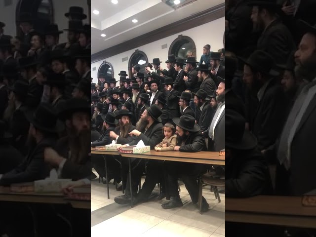כ"ק אדמו"ר מסקולען לייקווד שליט"א בהדלקת נר חנוכה שנת תש"פ לפ"ק
