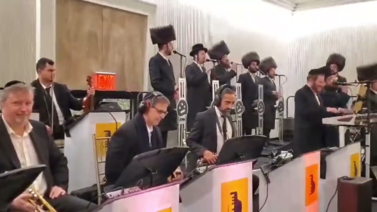 ליפא שמעלצער - מוטי אילוביץ - שייעה ברקו - מקהלת שירה עם תזמורת של אברומי ברקו
