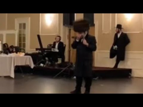 Not a Dry eye: Lipa Schmeltzer Calling Up His Brother Velvl To Mitzvah Tantz, Everyone is crying