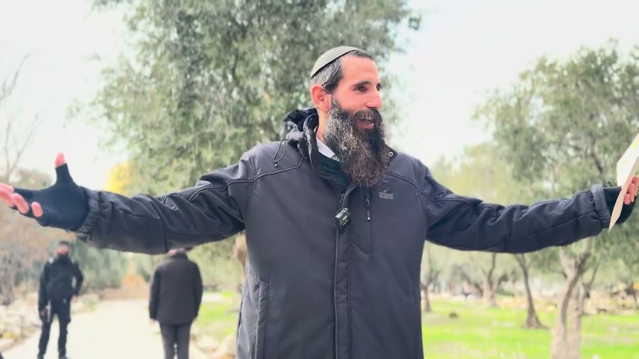 היסטוריה בהר הבית - לראשונה מותר להכניס דפי תפילה!!!