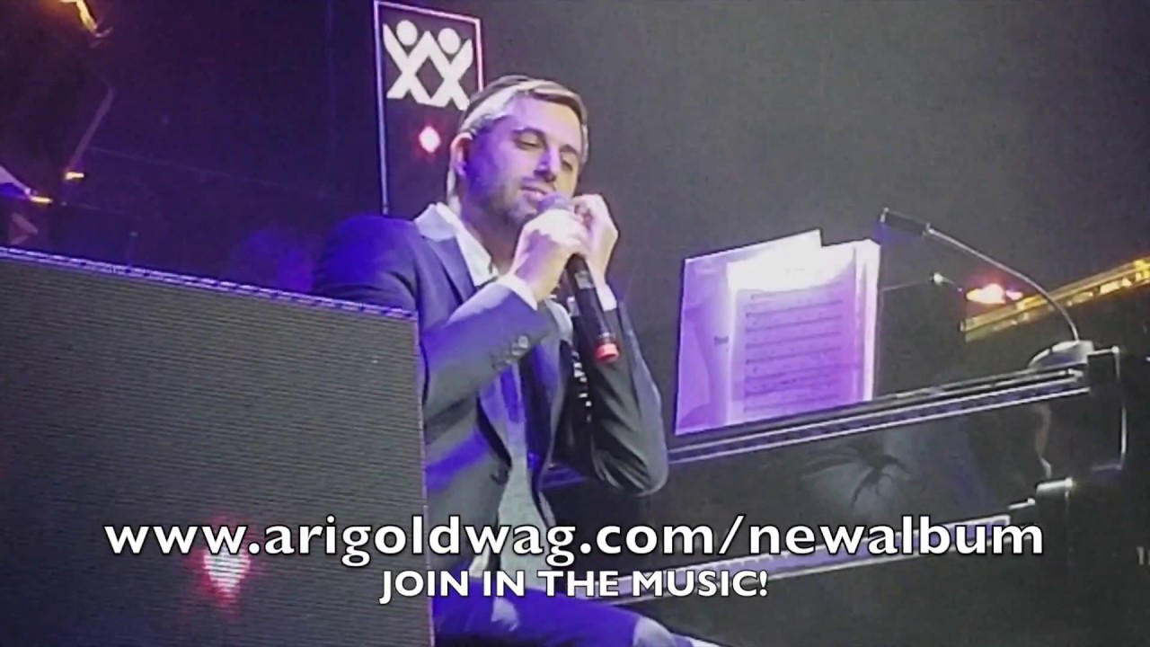 Ari Goldwag performs at HASC 31