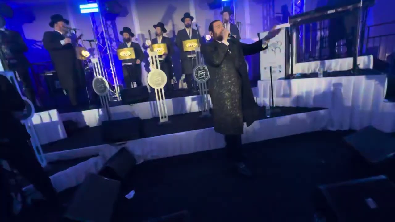 עוד מהחתונה הגדולה מבנו של ליפא שמעלצער - שמילי אונגר עם התזמורת של שמעי לעווי