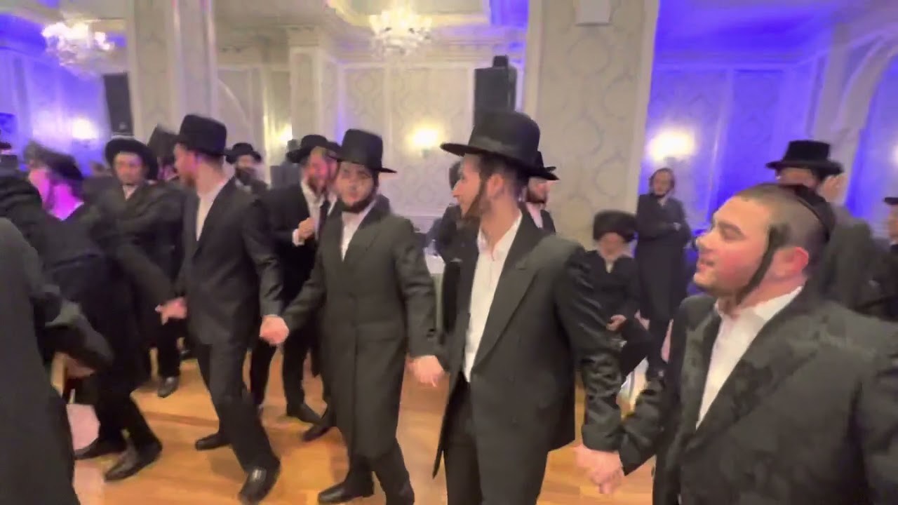 Yossi shtendig production Lipa schmelzer singer