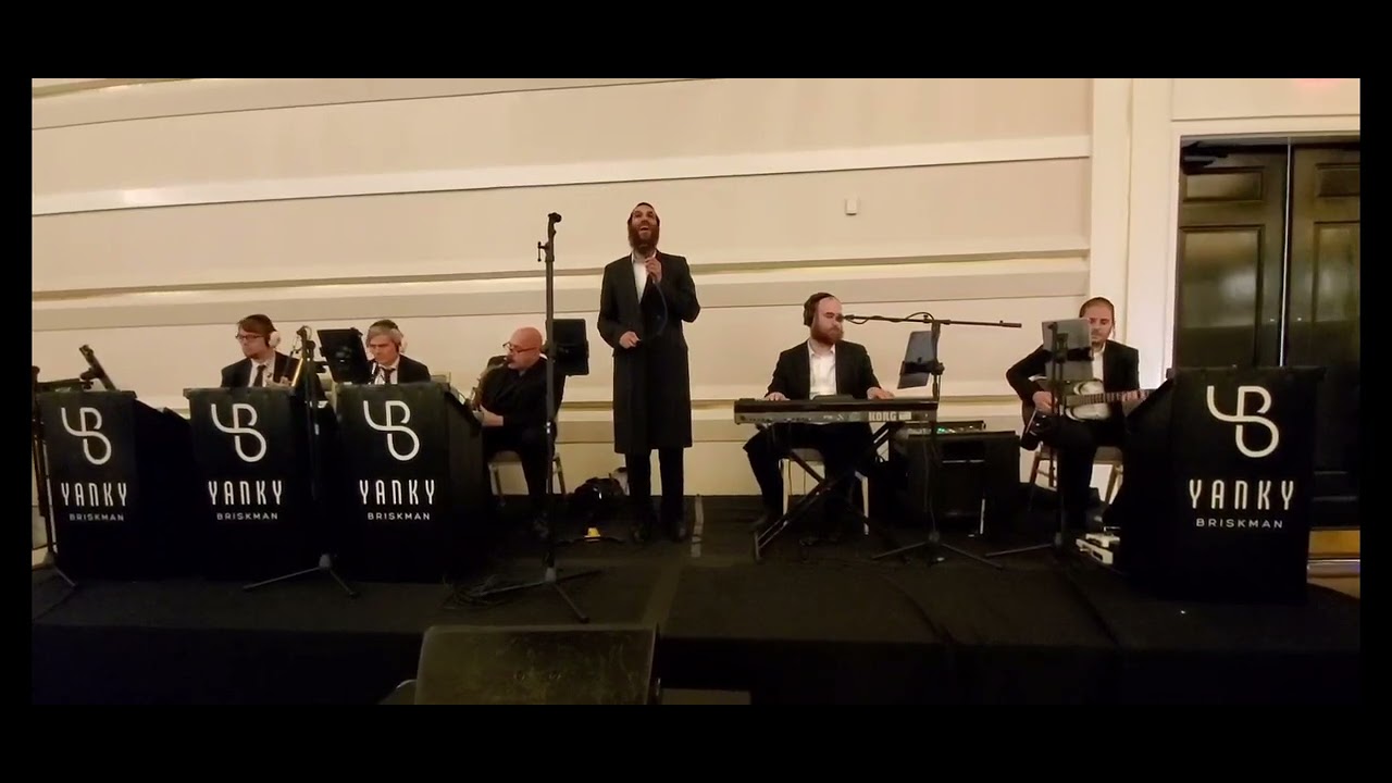 השילוב המנצח הזמר בערי וובער עם התזמורת של יענקי בריסקמן בחתונה מיוחדת
