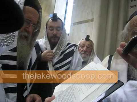 Mukaczer Rebbe At Bris