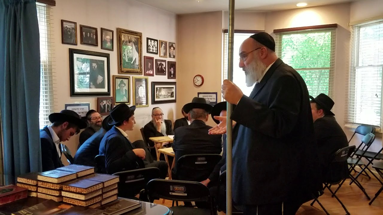 Rabbi Ahron Goldman at the Shiva for Rabbi Dovid Trenk ztz"l
