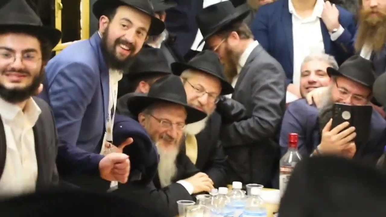 Shluchim Farbreng in 770 After Kinus Banquet