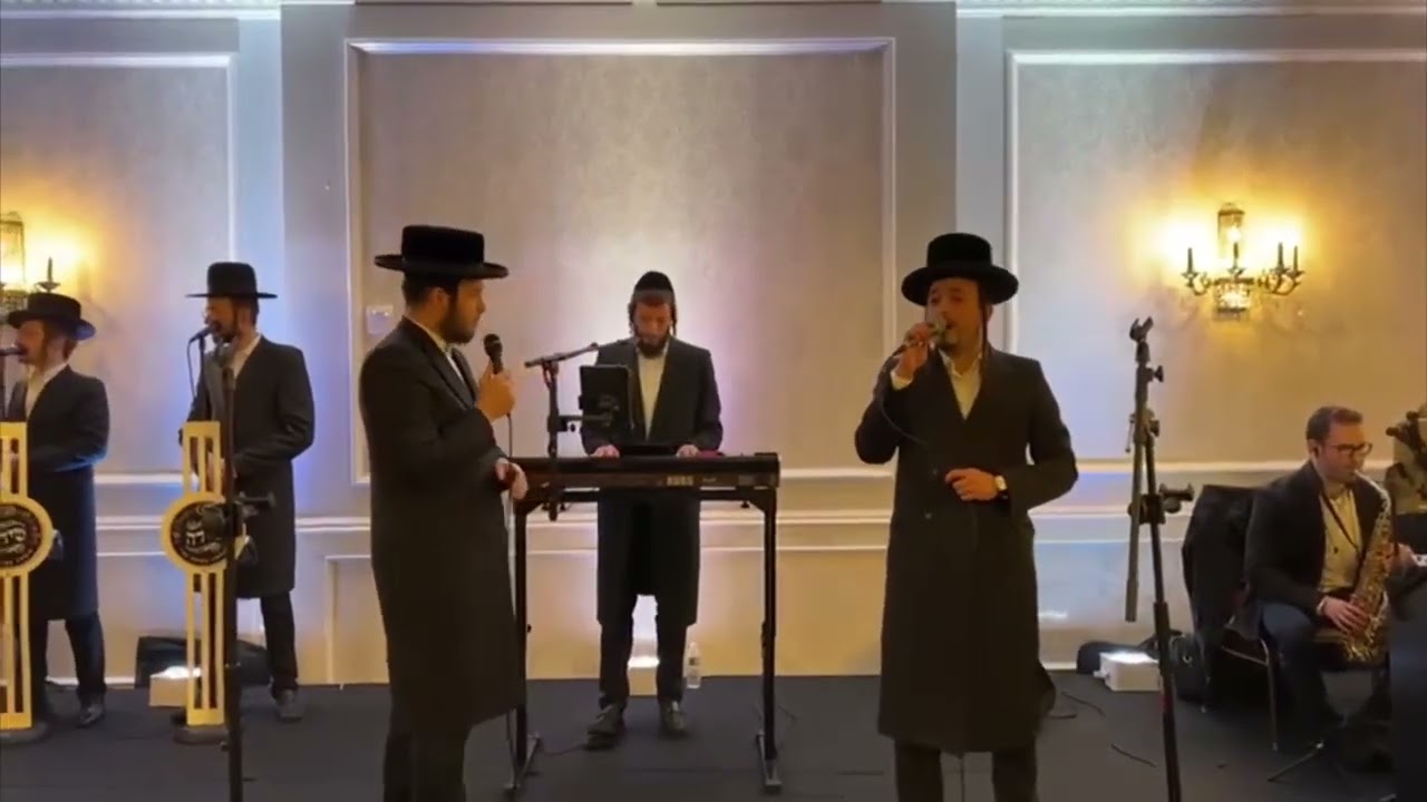 מיילך בראונשטיין - מוטי אילאוויטש - מקהלת שירה עם הקלידן דודי יעקובי