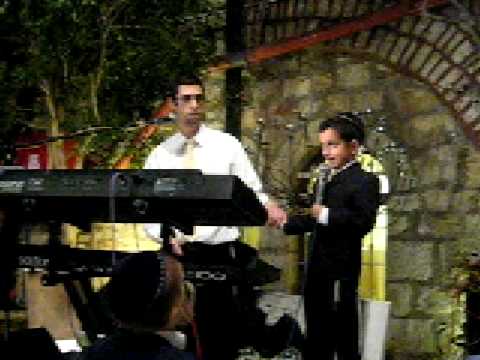 Moshe Dov sings Anavim Anavim