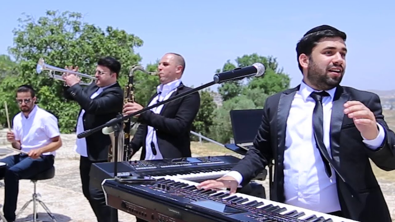 שימי יונייב ותזמורתו מארחים מחרוזת בשישה קולות 2 מאחורי הקלעים | Six Voice's 2 Behind The Scenes