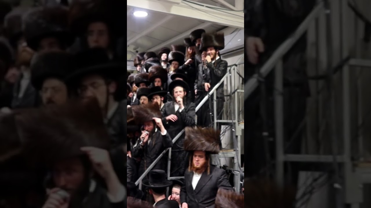 כ"ק מרן האדמו"ר שליט"א בריקוד יש בורא עולם בשמחת השבע ברכות המרכזי