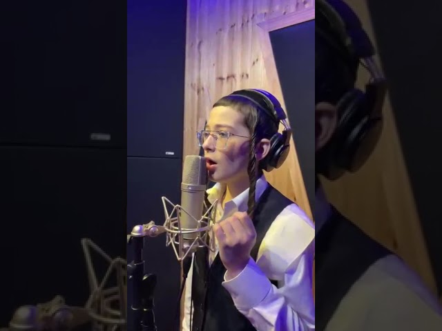 בנצי קלצקין בסשן הקלטות באולפן לקראת אלבום חדש. בשיתוף פעולה יחד עם גדולי הזמר בארץ ובארה"ב.