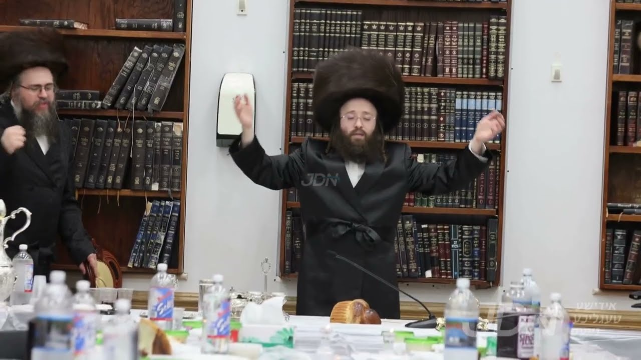 האדמו"ר מקאסוב ביים טיש מוצאי יום כיפור