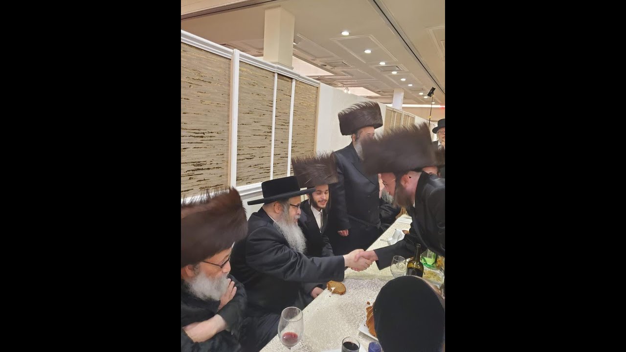 כ"ק אדמו"ר מסאטמאר ביי די שמחת החתונה פון נכד הרבני הנגיד ר' מענדל שווימער הי"ו