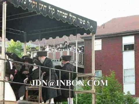 Wedding einikel of Satmar Rebbe Sivan 5770 #1