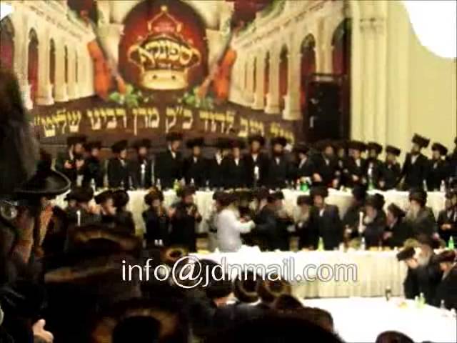 Satmar Rebbe R' Zalman Leib Attending Central Sheva Brochos In Toldos Tzvi Spinka - Kislev 5773