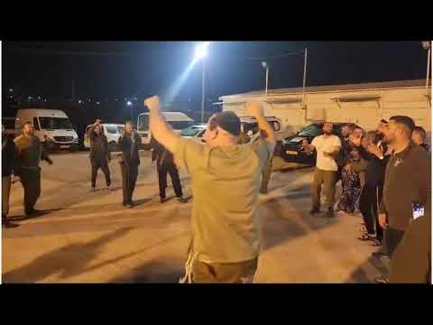 חיים מרדכי עקשטיין & הקלידן מעכל שטרן משמחים בבסיס צה"ל 1 (מבצע חרבות ברזל 2023)