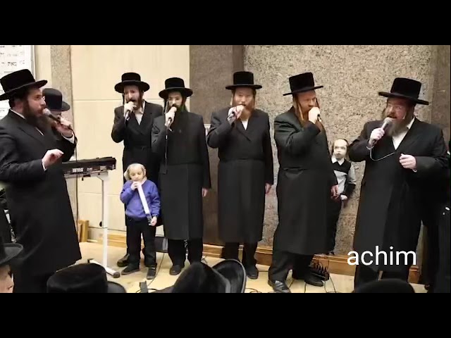 ר מרדכי וואלף לאנדאו עם הקלידן אברומי ברקו