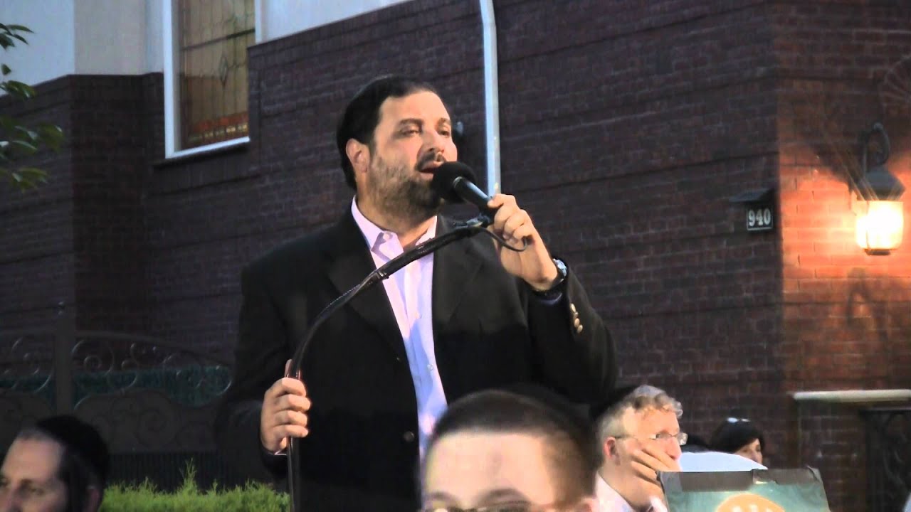 Shea Rubenstein With Mezamrim Choir At An RCCS Event