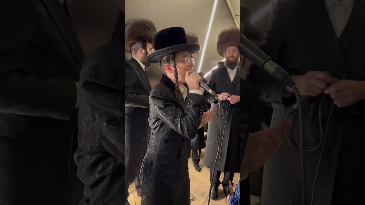 בחתונת בן חבר מועצת העיר ב"ש אברהם נחמן פרנקל סייעת כח בית שמש עם בת ר בנימין קלצקין. #wedding
