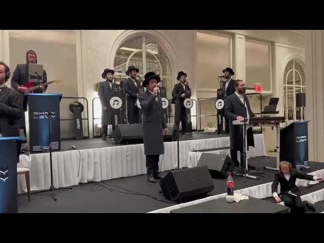 מיילך בראונשטיין עם תזמורת של שמעי ליווי ומקהלת תנועה
