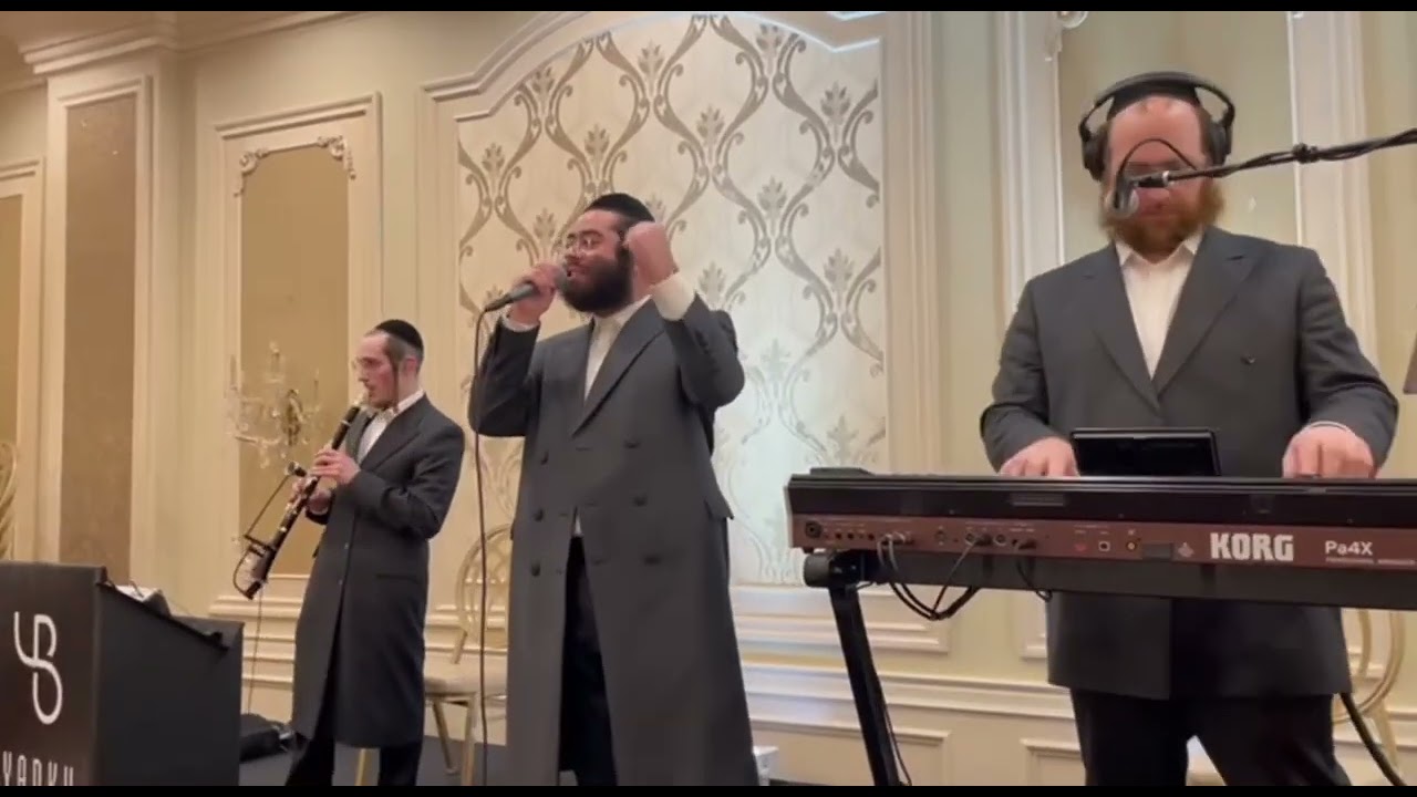 שמעיה פישר עם הקלידן יענקי בריסקמן