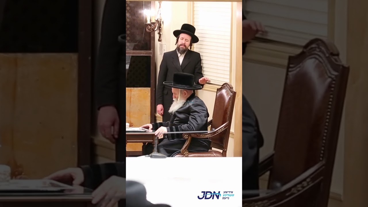 האדמו"ר מ͏באבוב ביי הדלקת נרות חנוכה - ליל ב' חנוכה