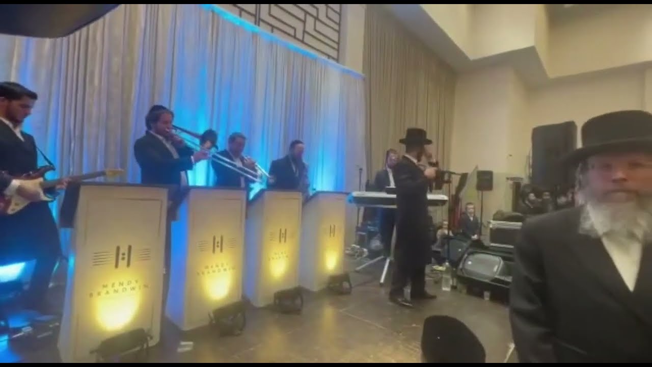 שוכי גולדשטיין עם תזמורת של מנדי ברנדויין