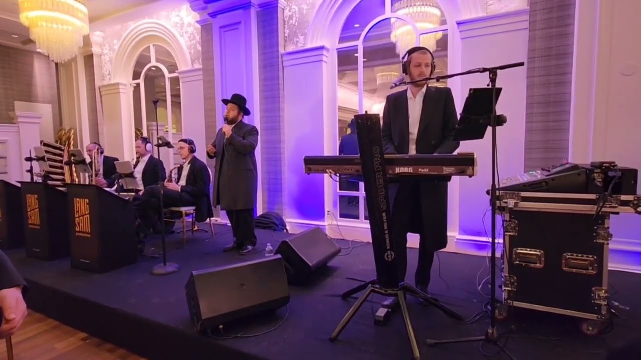 לוי פאלקוביץ בביצוע מרגש על לחן העתיק של ר חיים בנט ״אבינו אב הרחמן״ עם התזמורת של הערשי לאנגסאם
