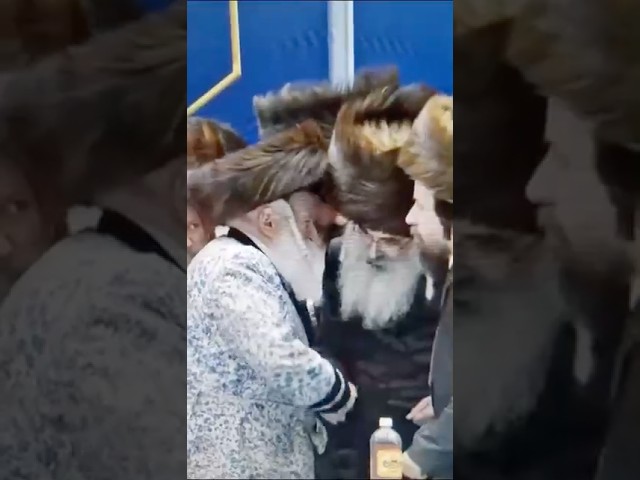 Dushinsky Rebbe At Bobov Rebbe’s Grandchild’s Wedding | האדמו”ר מדושנסקיא בחתונת נכדת האדמו”ר מבאבוב