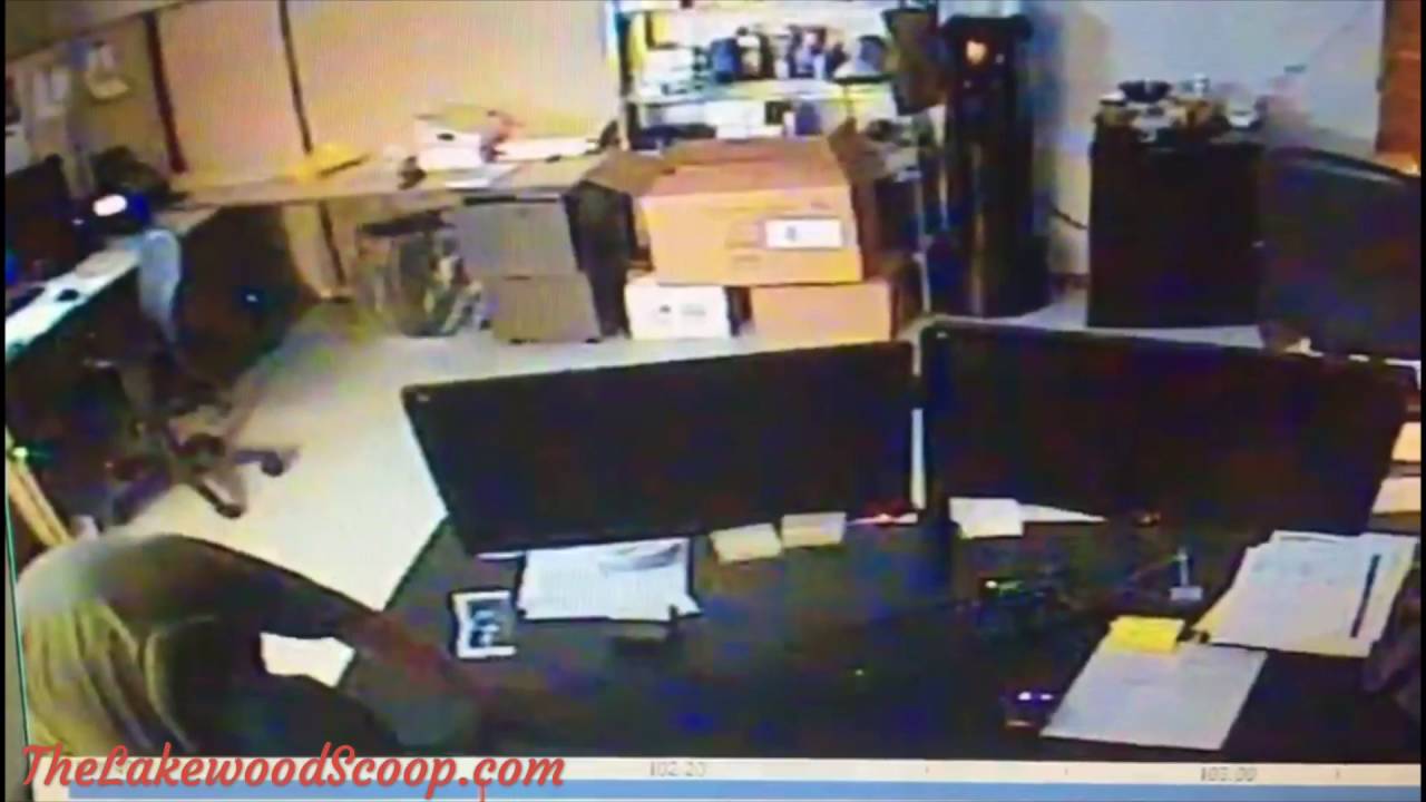 Apparent drunk man burglarizes Gelbstein's bakery