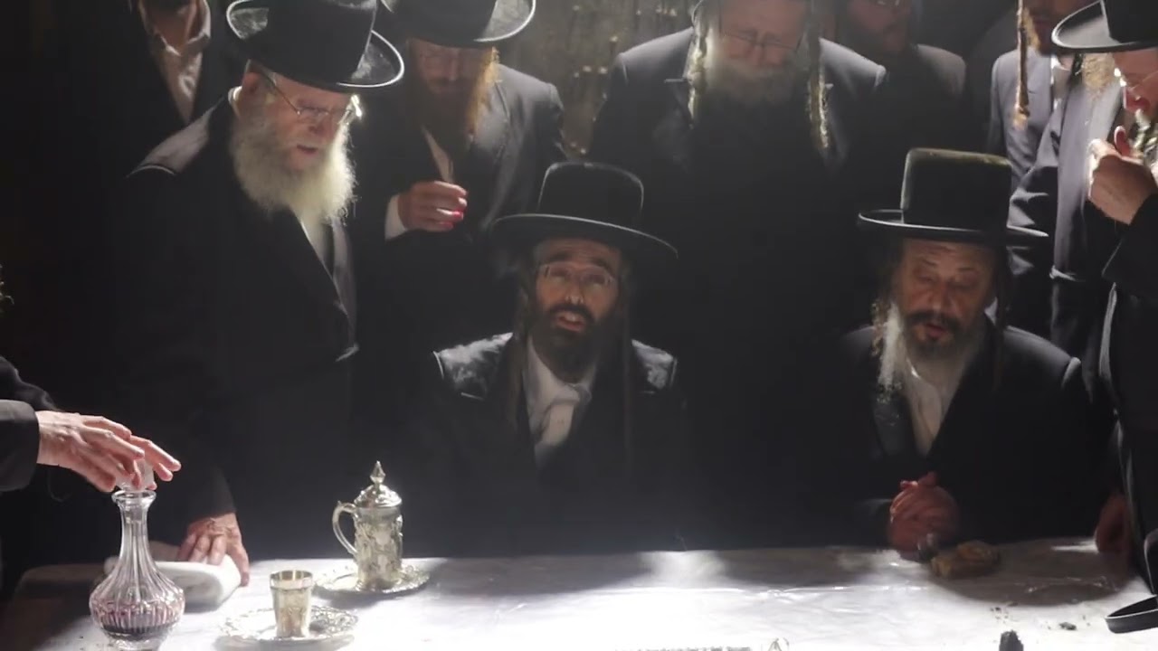 כ"ק מרן האדמו"ר שליט"א בעלייה לציון של הרה"ק ר' גדליה משה מזוועהיל זיע"א לרגל יומא דהילולא ה- 76