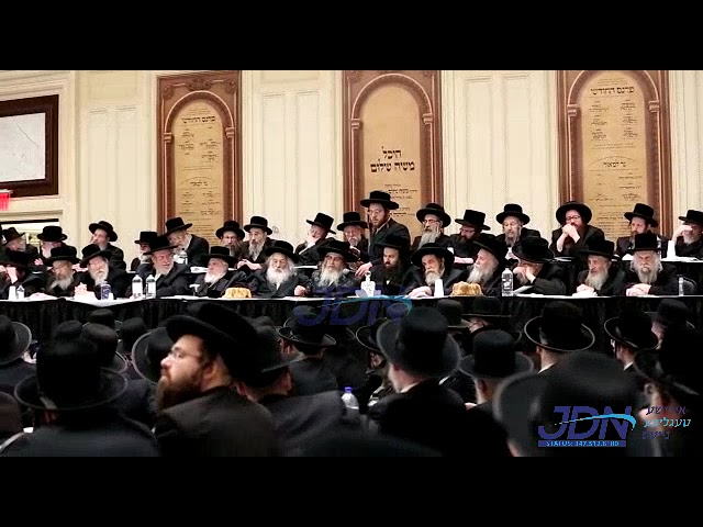 Satmar Rebbe R' Zalman Leib at a chumash seudah in Boro Park - Sivan 5783
