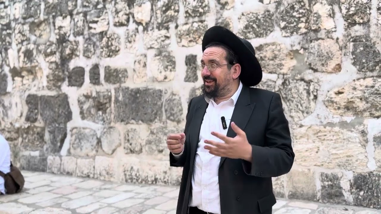 שתי הלחם וקורבנות הטעונים הנפה • הקשר המיוחד שיוצרת עבודת ההנפה עם ה׳ | הרב אליהו ובר