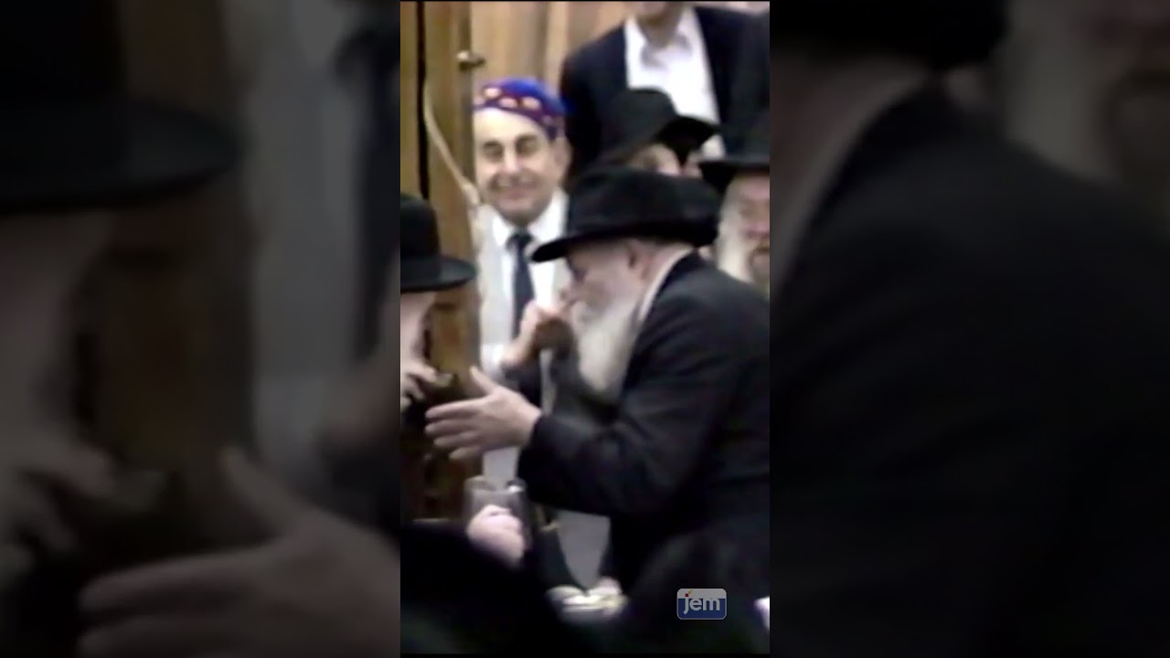 The Rebbe's incredible interaction with a little girl
