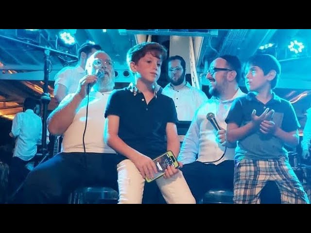Michoel Schnitzler & Lipa Schmeltzer singing oldies on summer cruise!|מיכאל שניצלער עם ליפא שמעלצער