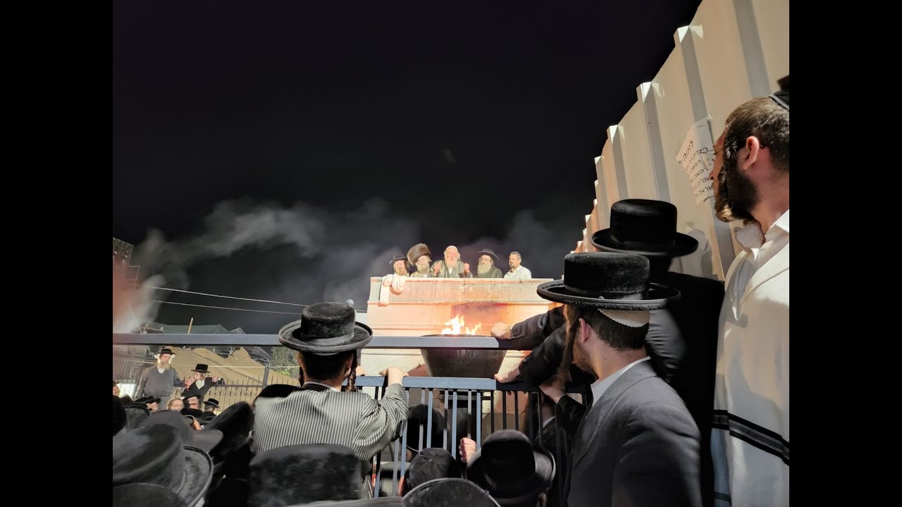 הדלקה פון כ"ק אדמו"ר מתולדות אהרן שליט"א אין מירון